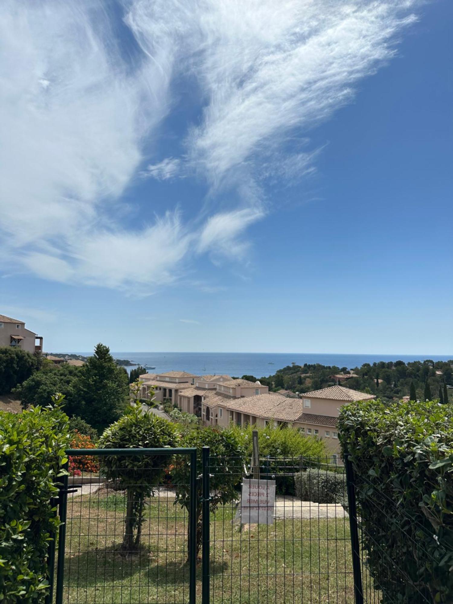 Cap Esterel Vue Mer Et Climatise Saint-Raphaël Exteriör bild